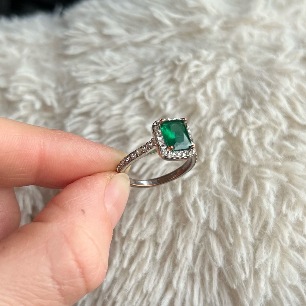 Simulated Emerald Ring - Picture 2 of 5
